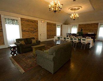 Lansing Rogues Harbor Inn מראה חיצוני תמונה