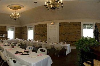 Lansing Rogues Harbor Inn מראה חיצוני תמונה