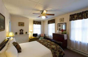 Lansing Rogues Harbor Inn מראה חיצוני תמונה
