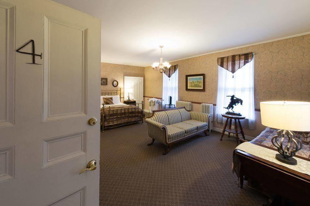 Lansing Rogues Harbor Inn מראה חיצוני תמונה