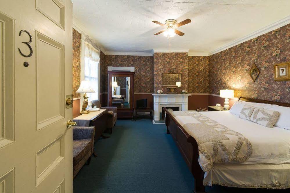 Lansing Rogues Harbor Inn מראה חיצוני תמונה