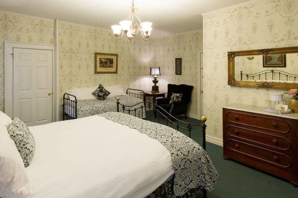 Lansing Rogues Harbor Inn מראה חיצוני תמונה
