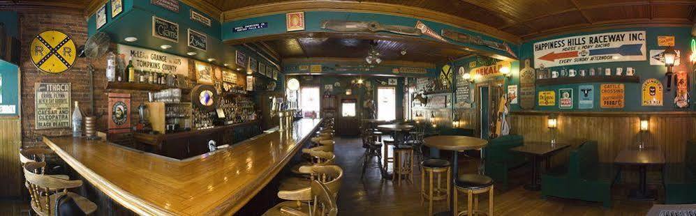 Lansing Rogues Harbor Inn מראה חיצוני תמונה