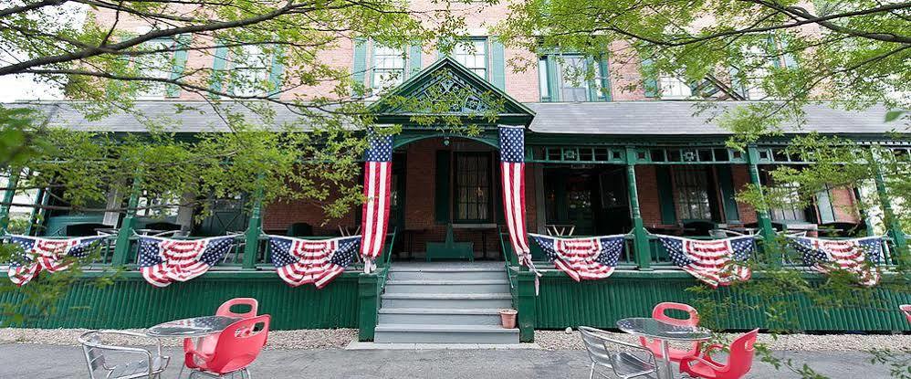 Lansing Rogues Harbor Inn מראה חיצוני תמונה